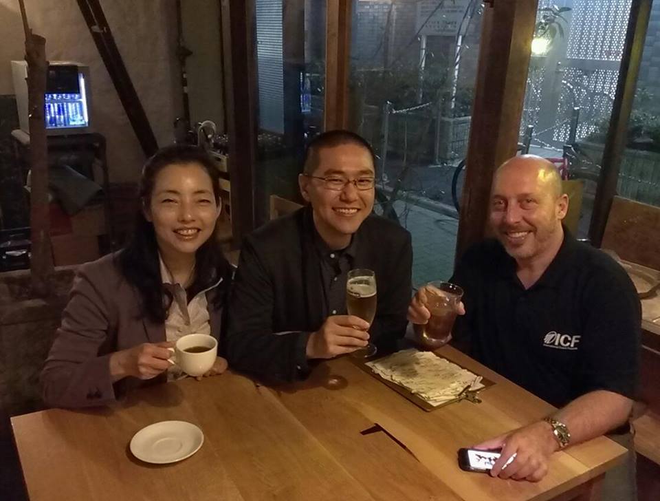 ２０１４年１１月、当時の国際コーチ連盟の会長のダミアンさんと 京都在住のコーチ、デレクさんと一緒に食事をしたとき そういう話をしました